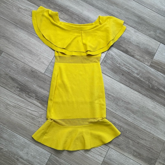 ENDLESS ROSE Yellow Off the Shoulder dress Size Small - Picture 5 of 13